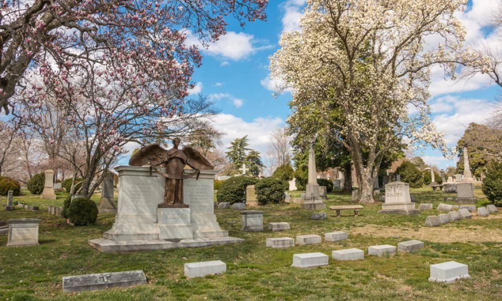 Το νεκροταφείο του "Χόλιγουντ" στη Βιρτζίνια - Ο θρύλος με το βαμπίρ